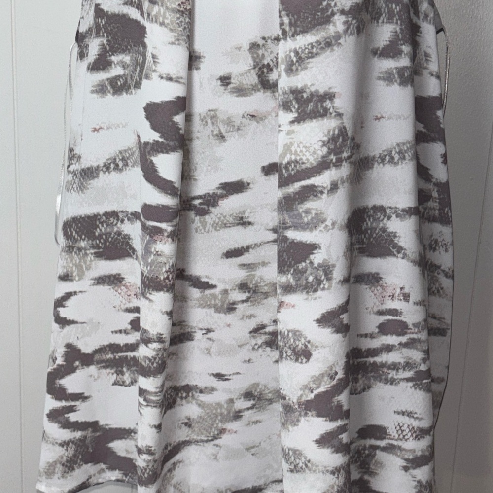 Juicy Couture white/Gray snake print rhinestone flowing front XL - Picture 3 of 16
